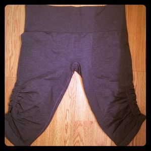 SOLD Lululemon Cropped Navy Leggings